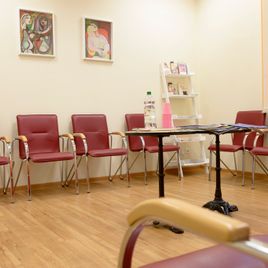 Die Frauenarztpraxis Gabi Reis in Neustadt in Holstein ist für Sie da. Das Wartezimmer für unsere Patienten.